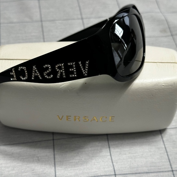 Gorgeous Versace Sunglasses Made in Italy main image 7